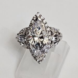 Genuine Gems En Vogue Signity Diamond Simulant Ring. Size 5!